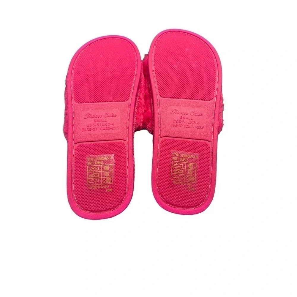 Moon Cake Heart Slippers. Pink. Small. NWT